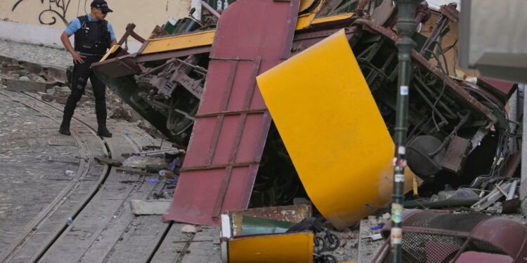 Un primer informe oficial confirma la rotura del cable como la causa del accidente del funicular de Lisboa | Internacional