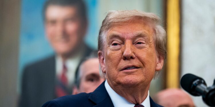 Un tribunal de EE UU rechaza el uso de la ley de enemigos extranjeros para deportar a migrantes venezolanos | Internacional