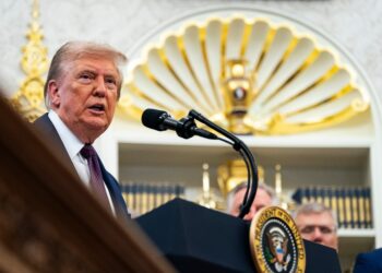 Un tribunal rechaza el uso de la Ley de Enemigos Extranjeros para deportar a migrantes venezolanos | Actualidad en Estados Unidos