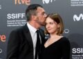 Antonio Banderas brinda con la prensa en la boda de su hija Stella con Alex Gruszynski y confiesa haber soltado “alguna lagrimilla” | Gente