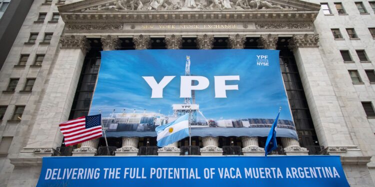 Argentina se defiende ante la Corte de Apelaciones de EE UU por el fallo adverso sobre YPF