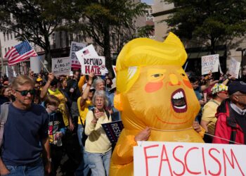 Cientos de miles de personas protestan en Estados Unidos contra la deriva autoritaria de Trump | Internacional