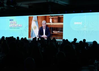 El Gobierno de Milei intenta calmar a empresarios e inversores con la promesa de reformas