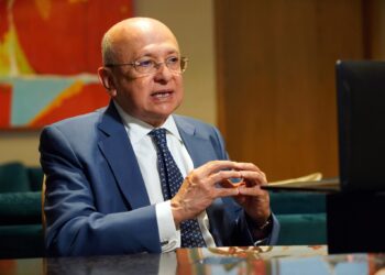 El Ministro de Justicia de Petro anuncia un proyecto de ley para convocar a una Asamblea Nacional Constituyente