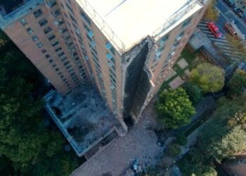 El desplome parcial de un bloque de viviendas sociales en Nueva York obliga a desalojar a los vecinos | Internacional