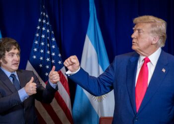 Estados Unidos confirma el inicio del rescate a Argentina con la compra de pesos