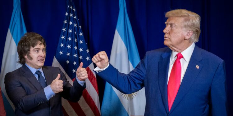 Estados Unidos confirma el inicio del rescate a Argentina con la compra de pesos