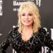 La hermana de Dolly Parton aclara el estado de salud de la cantante tras alarmar a sus seguidores | Gente