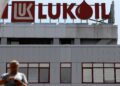 Las sanciones obligan a la petrolera rusa Lukoil a vender sus activos en el exterior | Internacional