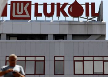 Las sanciones obligan a la petrolera rusa Lukoil a vender sus activos en el exterior | Internacional