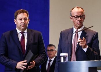 Merz rebaja la renta ciudadana de Alemania con sanciones para quienes rechacen buscar trabajo | Internacional