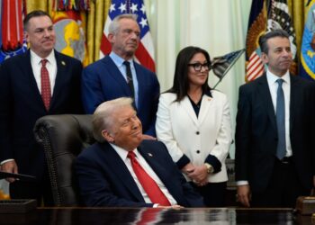 Trump busca la paz en Ucrania tras atribuirse el alto el fuego en la masacre de Gaza | Internacional