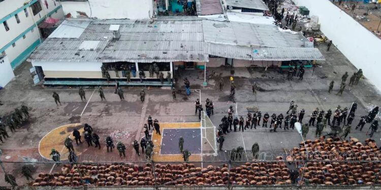 Al menos 32 presos asesinados en una masacre carcelaria en Ecuador