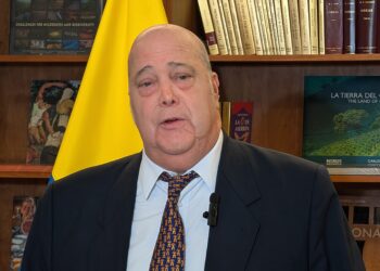 Petro vuelve a llamar a consultas a su embajador en Estados Unidos