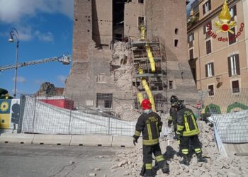 Se derrumba parte de la Torre medieval de los Conti, en el Foro de Roma | Internacional