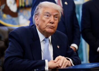Trump firma la ley para liberar los papeles de Epstein | Internacional