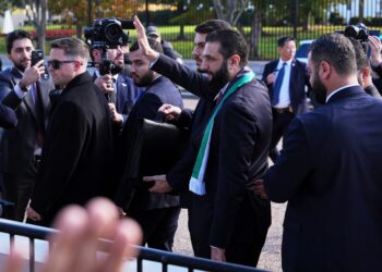 Trump rehabilita en la escena internacional al presidente sirio y exyihadista Ahmed al Shara | Internacional