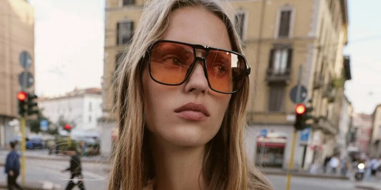 Blusas boho de Zara para combinar con pantalones acampanados esta temporada