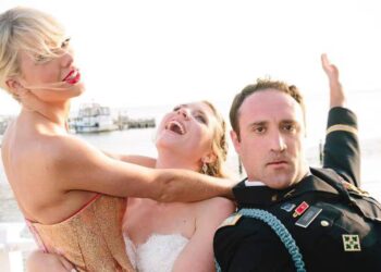 Chris Martin, Taylor Swift, Elijah Wood y otros famosos ‘invasores’ de bodas | Gente