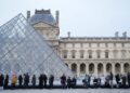 El Louvre vuelve a abrir con normalidad tras desconvocar la huelga los trabajadores | Cultura