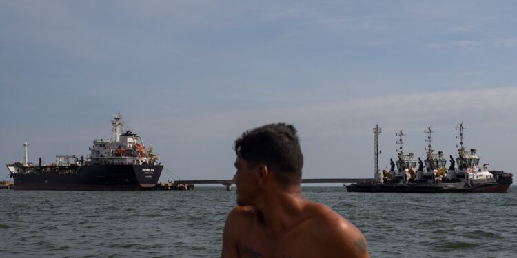 Estados Unidos intercepta un buque petrolero sancionado en aguas cercanas a Venezuela | Internacional