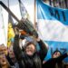 Milei en el ecuador de su mandato: del recorte del Estado argentino con motosierra al rescate de Trump