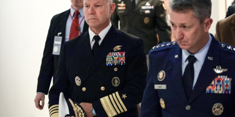 Un almirante niega en el Congreso de Estados Unidos que Hegseth diera orden de rematar a dos supervivientes en una narcolancha