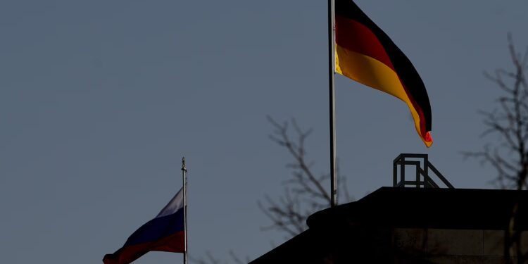 Alemania expulsa a un alto cargo de la embajada de Rusia acusado de espionaje | Internacional
