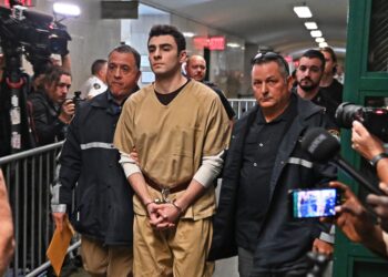 Detenido un hombre por hacerse pasar por un agente del FBI para liberar a Luigi Mangione | Internacional