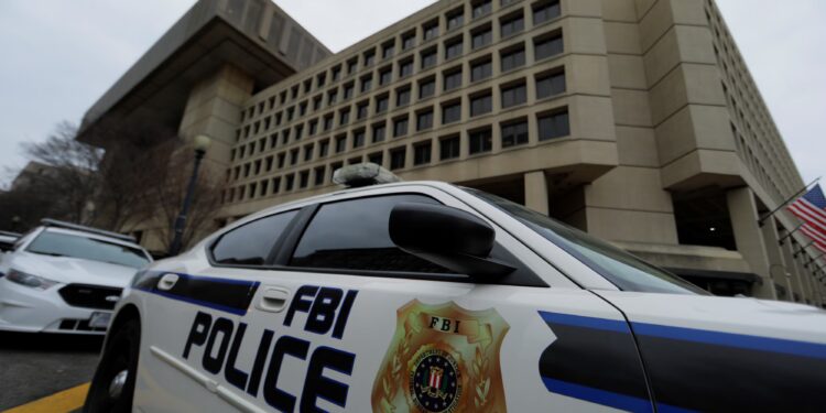 El FBI allana la vivienda de una periodista de ‘The Washington Post’ en busca de material clasificado | Internacional