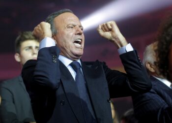 Julio Iglesias acusa a sus extrabajadoras de “denuncia falsa” y estudia medidas | Sociedad