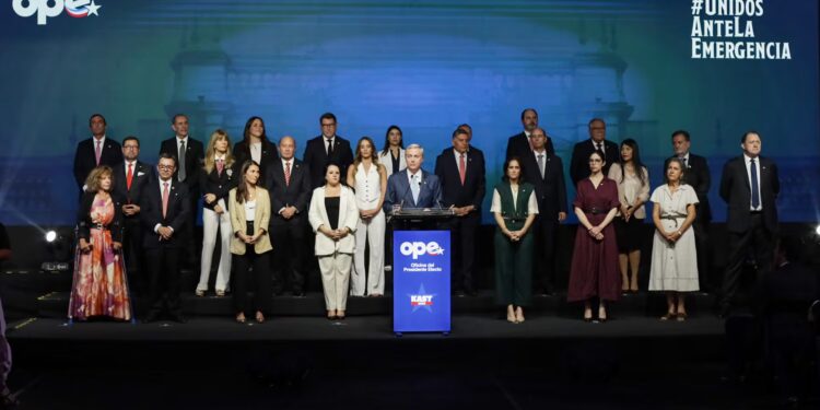 Kast arma un Gabinete con pocos militantes y empresarios de su confianza a los que somete a un test antidrogas