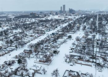 La tormenta ‘Fern’ azota Estados Unidos: avanza hacia el este dejando cortes de carreteras, apagones de luz y miles de vuelos cancelados | Internacional