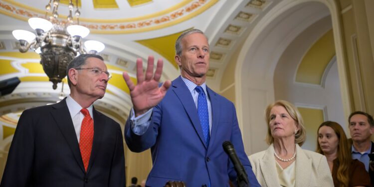 Los republicanos del Senado bloquean una ley para limitar los “poderes de guerra” de Trump en Venezuela