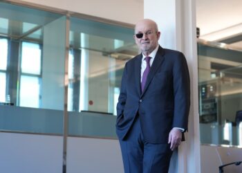 Salman Rushdie: “Oscuridad es la palabra que mejor define este presente” | Cultura