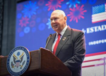 Un encargado de la Casa Blanca llega a Caracas por primera vez desde la captura de Maduro