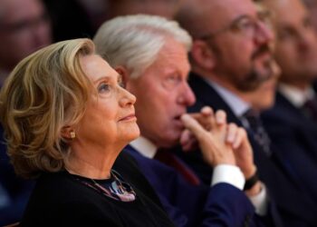 Bill y Hillary Clinton aceptan testificar en el Congreso de EE UU por el ‘caso Epstein’ | Internacional