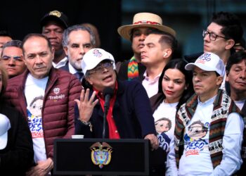 Petro firma su apoyo a la Constituyente | Elecciones Presidenciales Colombia