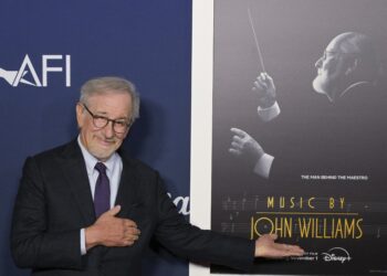 Steven Spielberg entra en el selecto club de los EGOT tras ganar su primer Grammy | Cultura
