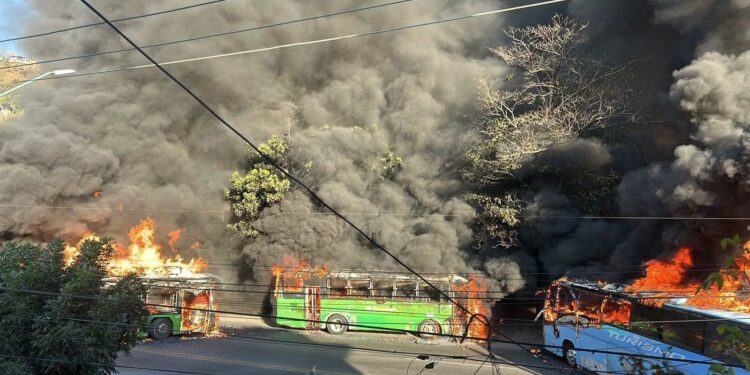 Un operativo de seguridad en Jalisco desata una ola de narcobloqueos