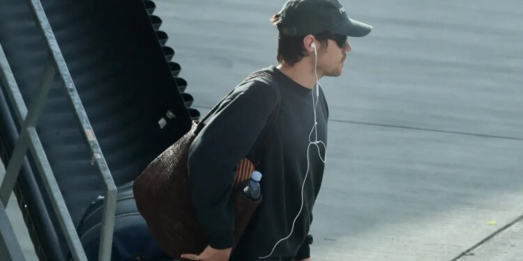 ¿Puede Harry Styles Hacer que Hombres Usen Flats?