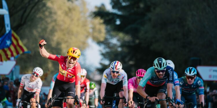 Cort Nielsen estropea la epopeya del Lotto en la Volta | Ciclismo | Deportes