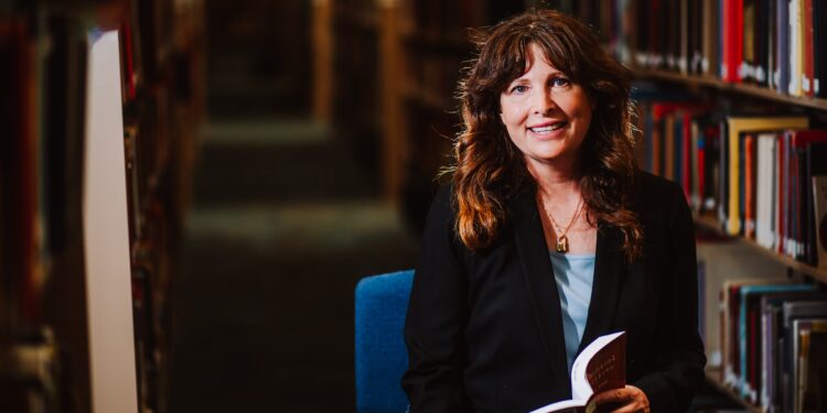 Diana Walsh Pasulka, especialista en religiones: “La fe en los ovnis es muy parecida a la comunidad cristiana primitiva” | Ciencia