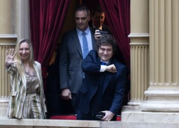 El caso $Libra y el viaje de Adorni: dos golpes al relato moral del Milei