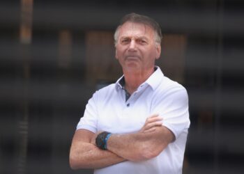 El juez Alexandre de Moraes concede el arresto domiciliario “temporal” al expresidente Jair Bolsonaro