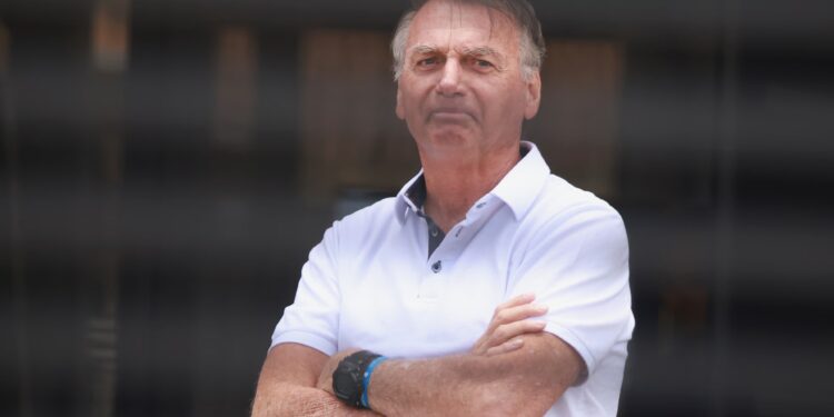 El juez Alexandre de Moraes concede el arresto domiciliario “temporal” al expresidente Jair Bolsonaro