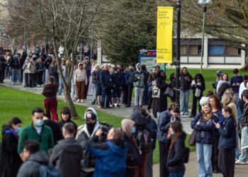 El origen se localiza en un club frecuentado por universitarios. Al menos se han detectado ya veinte casos: El contagio acelerado de meningitis en el condado de Kent pone en alerta a las autoridades sanitarias del Reino Unido | Sociedad