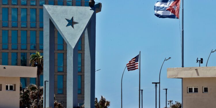 Estados Unidos flexibiliza el bloqueo a Cuba y autoriza la llegada de un buque petrolero ruso