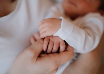 La Corte Constitucional de Colombia reconoce por primera vez dos licencias de maternidad por un mismo hijo