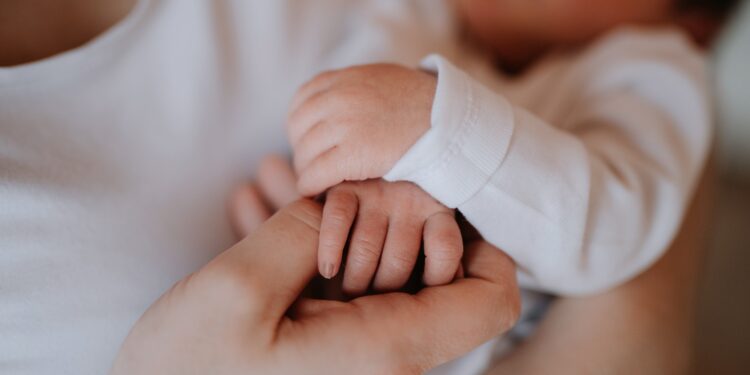 La Corte Constitucional de Colombia reconoce por primera vez dos licencias de maternidad por un mismo hijo